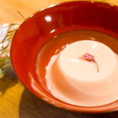 A picture of Cherry blossom pudding.