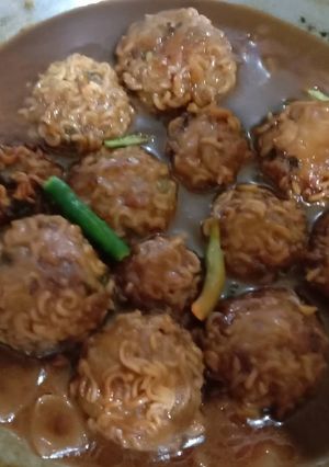 A picture of Maggi Manchurian Ball/Gravy.