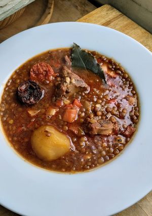 Una foto de Lentejas estofadas con costillas de cerdo (instant pot)