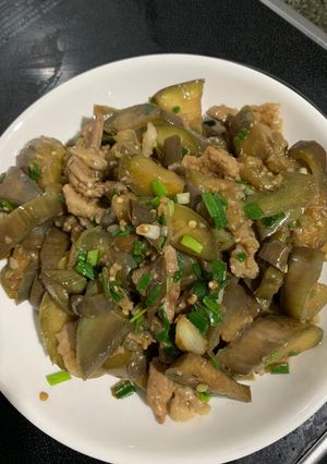 Hình của món Thịt Ba chỉ xào cà tím.