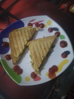 ચીઝ ઓનિયન ચીલી સેન્ડવિચ (Cheese Onion Chilly Sandwich Recipe in Gujarati) રેસીપી મુખ્ય ફોટો