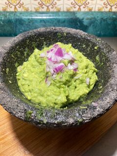 A picture of Guacamole 🥑 Jauregrill Style.