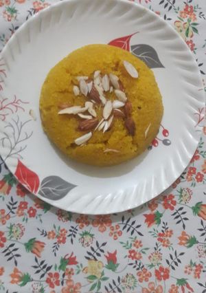 सूजी हलवा (suji halwa recipe in Hindi) रेसिपी मुख्य फोटो