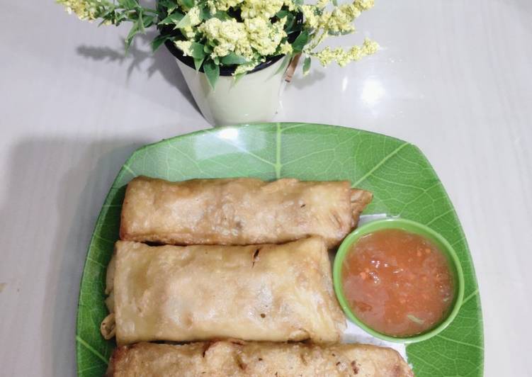 Lumpia isi udang ayam rebung