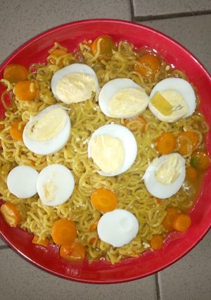 A picture of Indomie and boiled eggs.