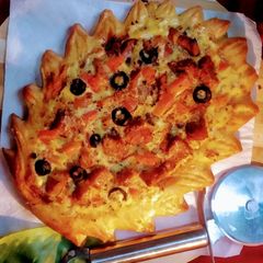 A picture of Leaf shape pizza 🇮🇹.