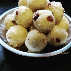 Coconut mawa laddoo A picture of Coconut mawa laddoo.