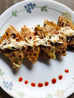 ચીઝ રોટી સેન્ડવીચ(Cheese Roti Sandwich Recipe in Gujarati) રેસીપી મુખ્ય ફોટો