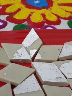 काजू कतली (kaju katli recipe in Hindi) रेसिपी मुख्य फोटो