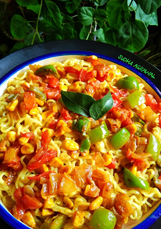 स्ट्रीट स्टाइल वेज़ मसाला मैगी (street style masala maggi recipe in Hindi) रेसिपी मुख्य फोटो