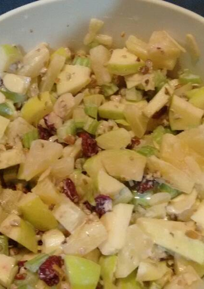 Una foto de Ensalada de manzana. ॐ