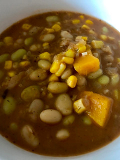 Una foto de Porotos granados con pilco