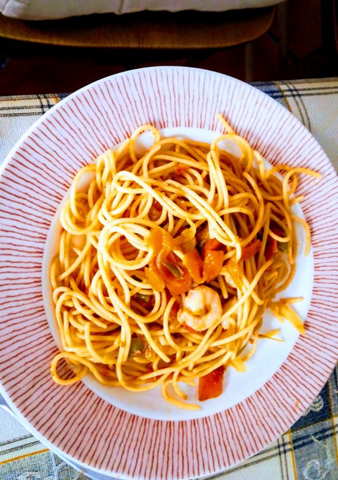 Una foto de Spaghetti, con marisco y soja