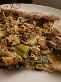 Une photo de Pizza poireaux brebis