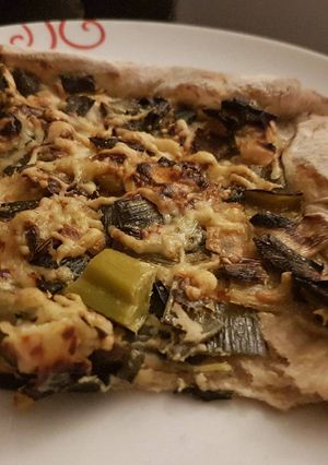 Une photo de Pizza poireaux brebis