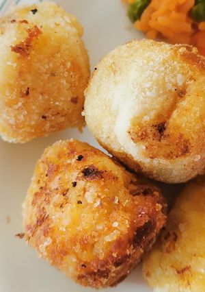 Una foto de Bolitas de papa y queso