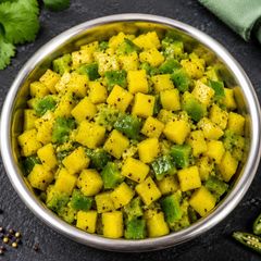 A picture of Cucumber & Capsicum Sambharo.