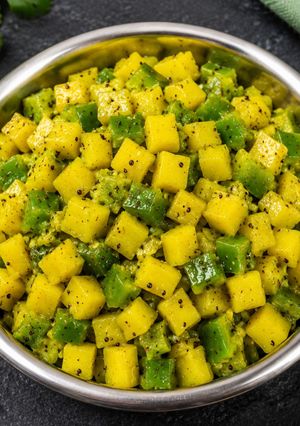 A picture of Cucumber & Capsicum Sambharo.