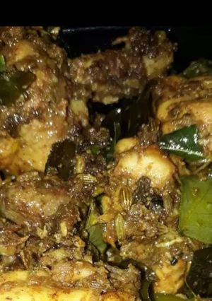 A picture of Chicken pepper fry Kerala style.