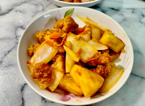鳳梨糖醋雞球-卜蜂香酥雞偷吃步 的食譜成品照片