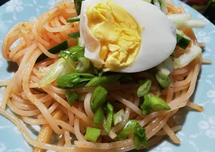 Fideos fríos picantes