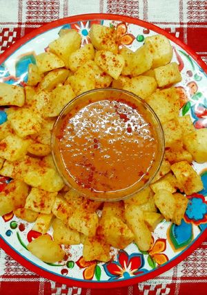Una foto de Papas bravas "Patatas bravas" 🇪🇦🔥