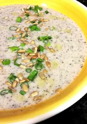 Foto principal de Crema de patatas con champiñones y garbanzos