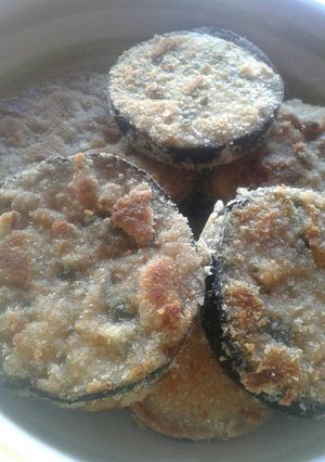Una foto de Milanesas de berenjena 🍆