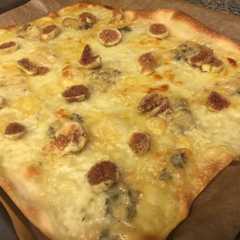 Una foto de Pizza gorgonzola