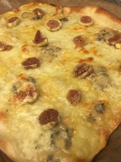 Una foto de Pizza gorgonzola