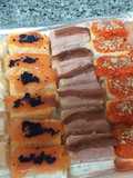 Canapés de pan de molde variados