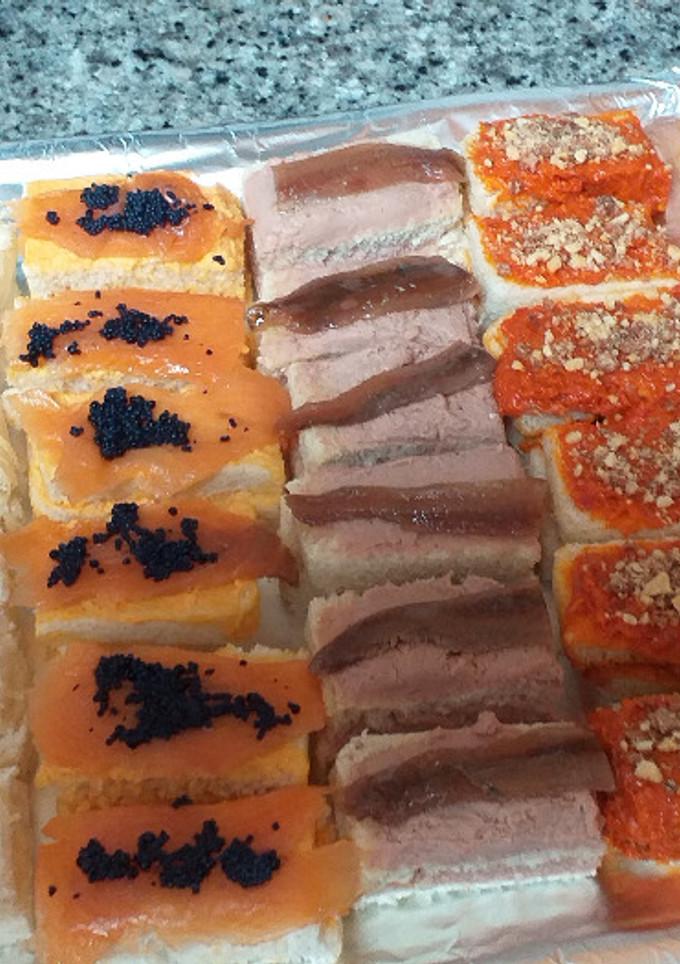 Una foto de Canapés de pan bimbo variados