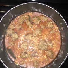 A picture of Meatballs with orzo in tomato sauce🇬🇷. (Giuvetsi me keftedakia).