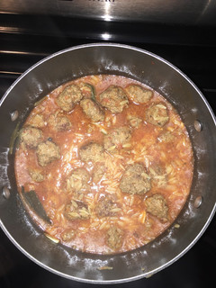 A picture of Meatballs with orzo in tomato sauce🇬🇷. (Giuvetsi me keftedakia).