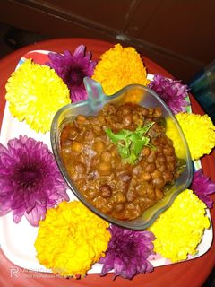 चण्याची भाजी (chanyachi bhaji recipe in marathi) रेसिपी चे मुख्य फोटो 