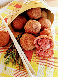 Foto di Polpette di risotto alla barbabietola