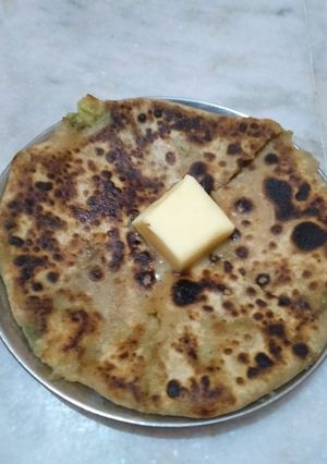 A picture of Aloo paratha.