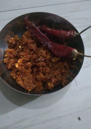 લસણ ની સૂકી ચટણી (Garlic Dry Chutney Recipe In Gujarati) રેસીપી મુખ્ય ફોટો