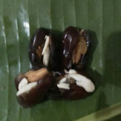 A picture of Stuffed Dates.