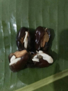 A picture of Stuffed Dates.