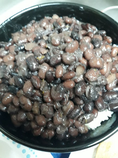A picture of Black Beans.