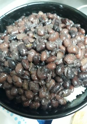 A picture of Black Beans.