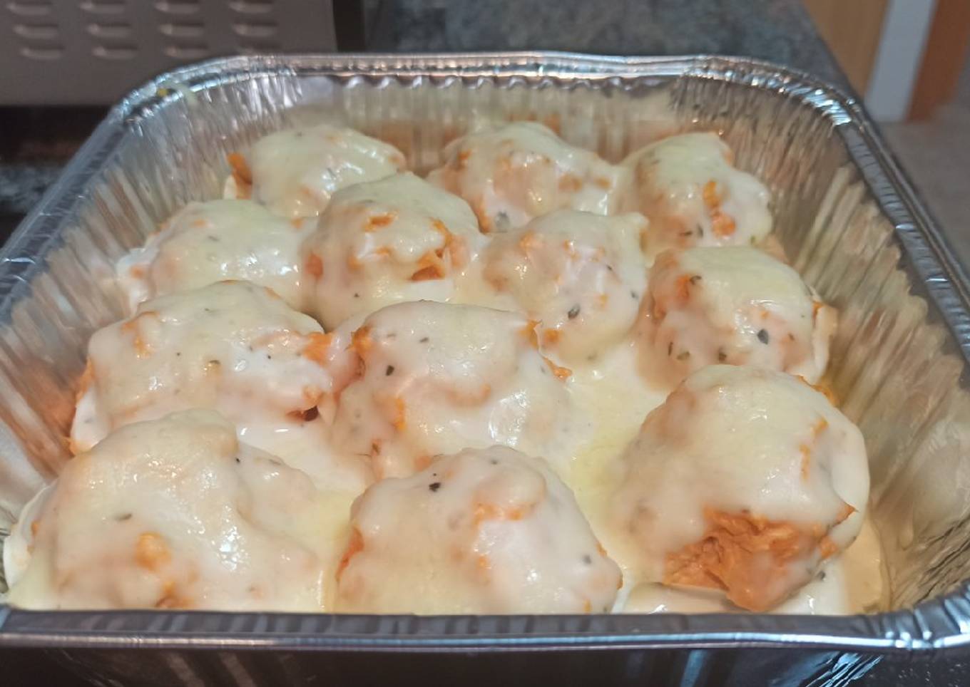 Huevos rellenos de pechuga de pollo con bechamel Thermomix