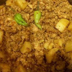 A picture of Chicken Keema with Potato 🥔.