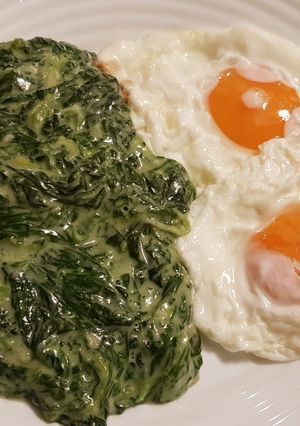 O poză a rețetei Mâncare de spanac cu ochiuri de ouă (gluten free).