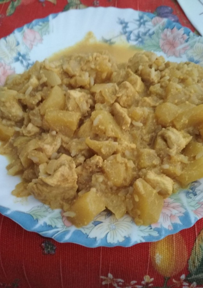 Una foto de Pollo al curry con manzana