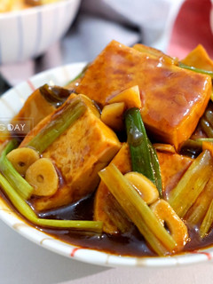 蜜汁蔥燒嫩豆腐 的食譜成品照片