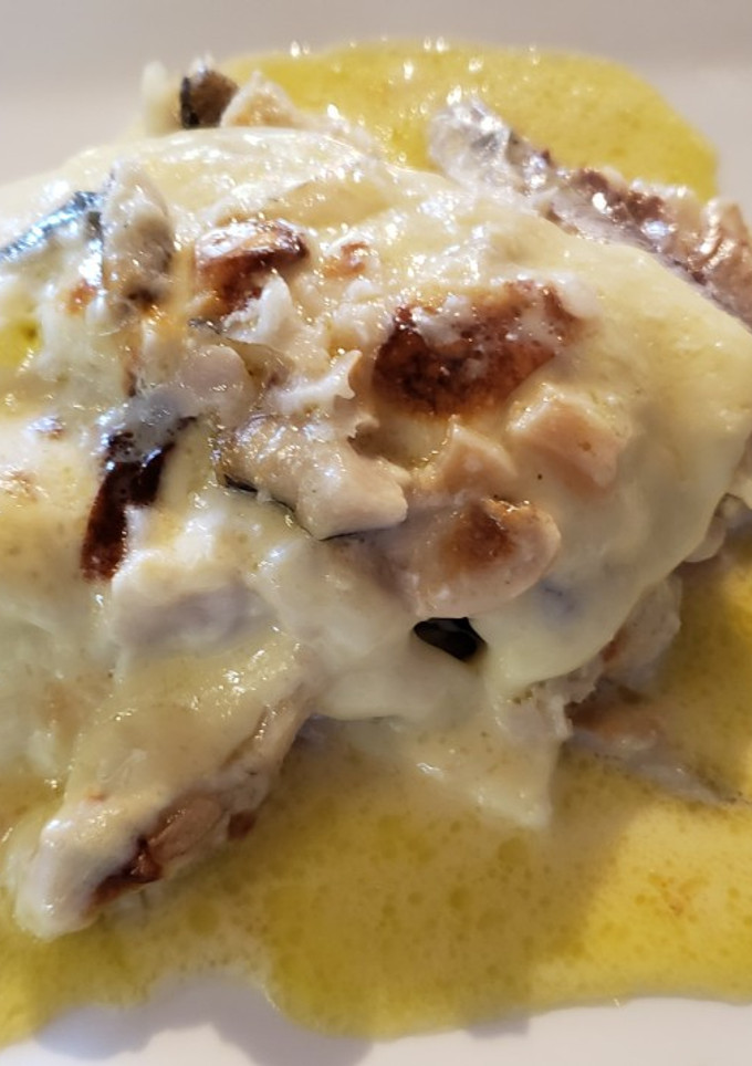 Una foto de Congrio con crema y queso