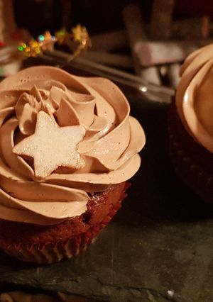 Una foto de Cupcakes de Turrón de Suchard con Buttercream de Café (Navidad)