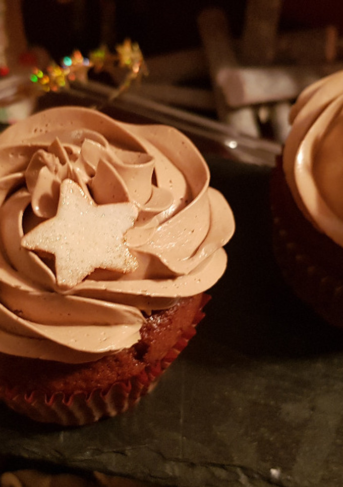 Una foto de Cupcakes de Turrón de Suchard con Buttercream de Café (Navidad)